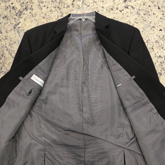 Calvin Klein - Picture 2 of 7